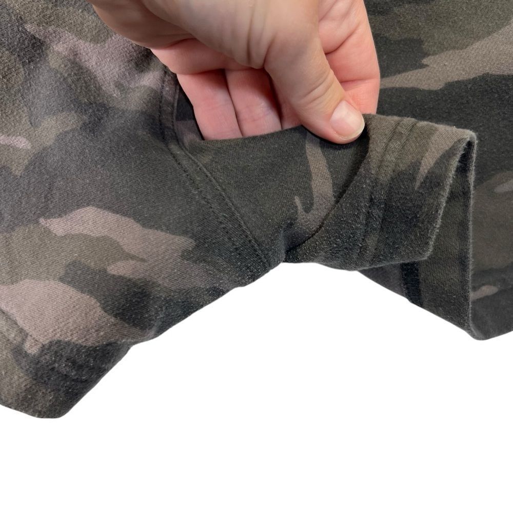 Sz 20 ATHLETA BLACK OLIVE CAMO ELASTIC WAIST STRETCHY FARALLON SHORTS - Picture 10 of 16